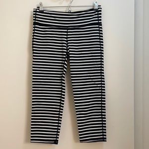 Athleta Chattarunga Capris Size Medium barely worn